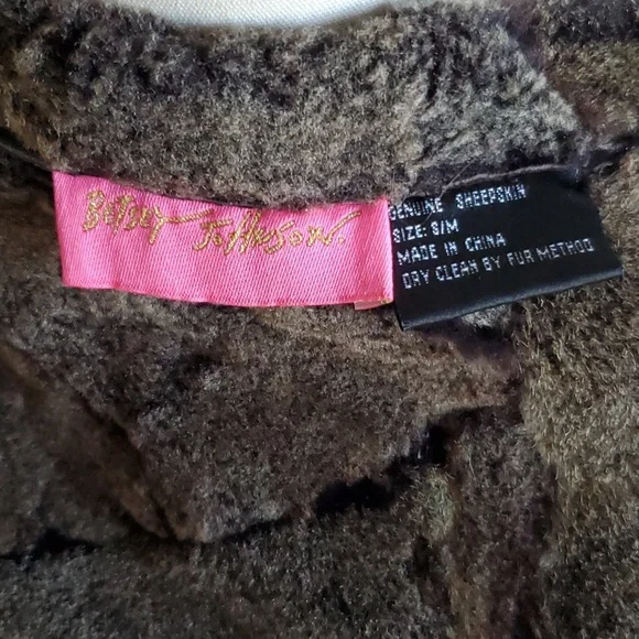 EUC Vintage 90's Betsey Johnson Reversible Sheepskin Vest with Keychain / Charm - Picture 11 of 14